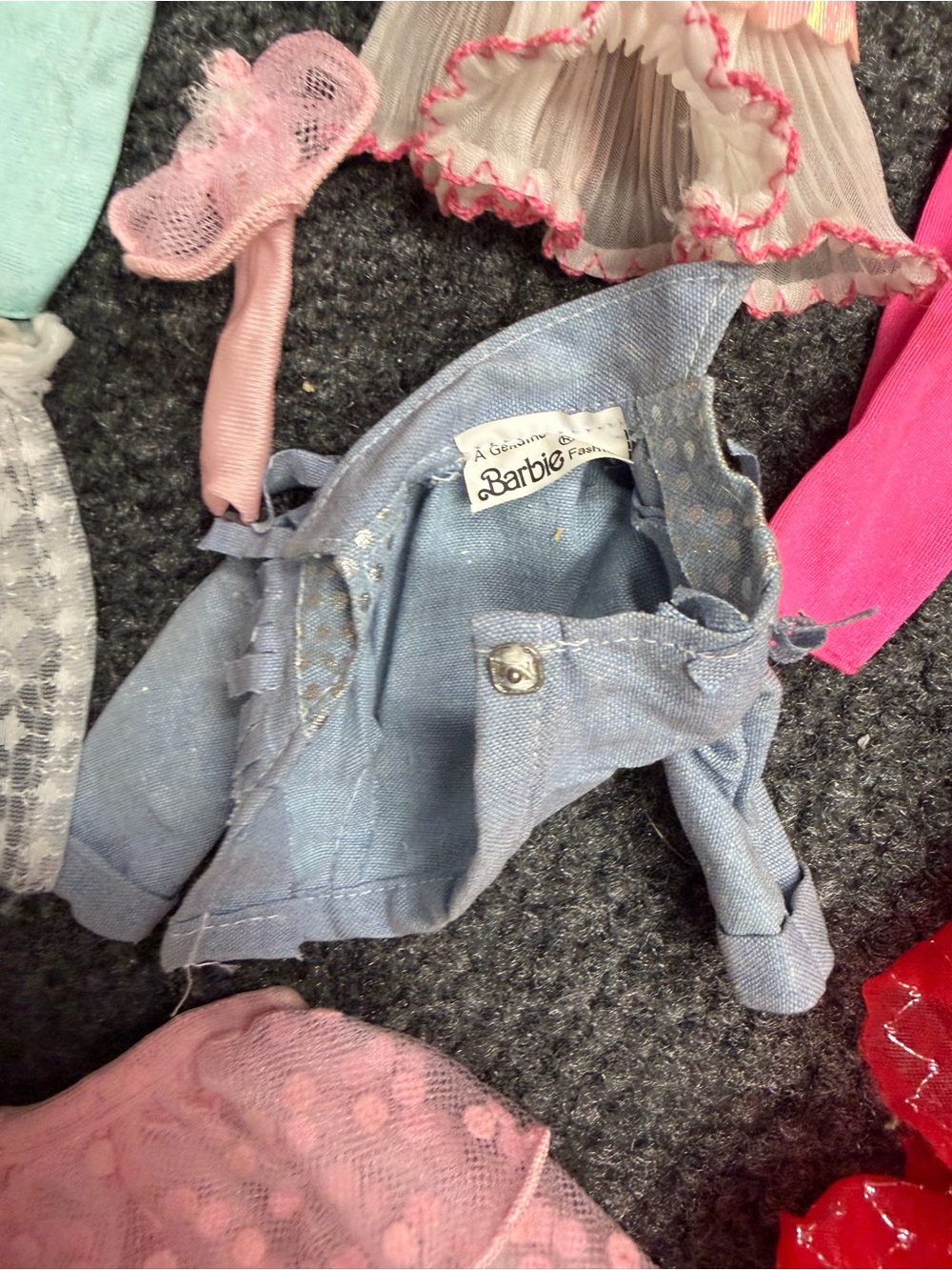 Vintage lot of 1980s Barbie clothes outfits accessories suitcase - Picture 11 of 15